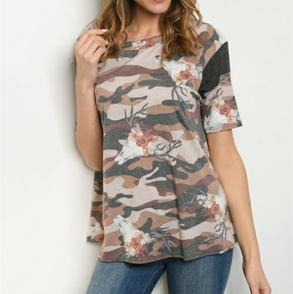 SALE🔥Camo & Skulls Short Sleeve Top - Picture 2 of 6